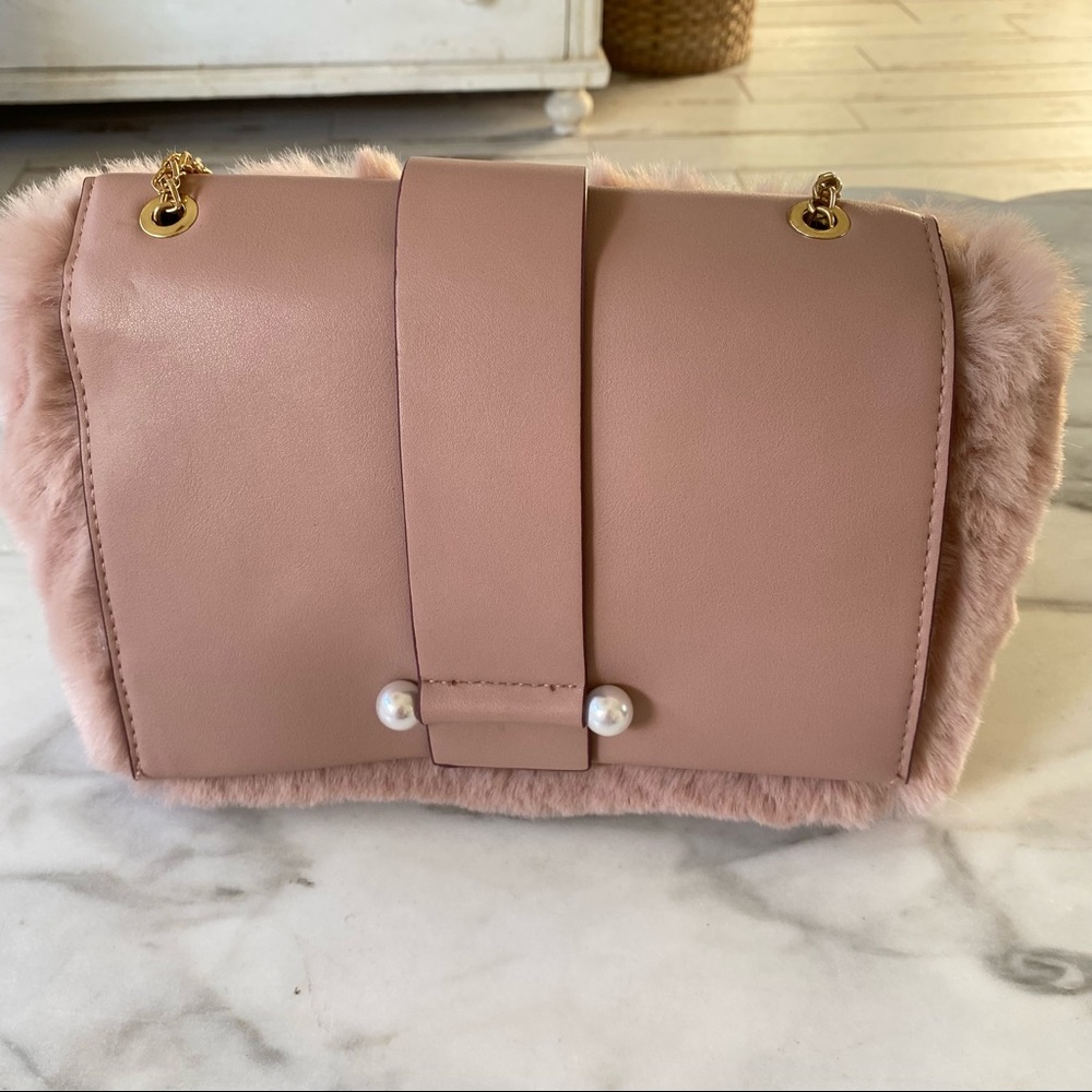 NWT Blush vegan leather and faux fur handbag with chain strap and pearl detail